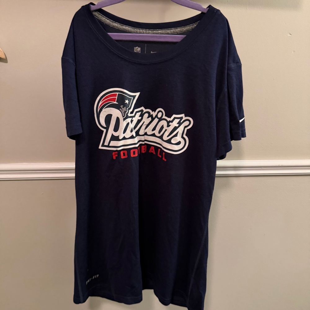 Nike Dri-Fit New England Patriots Football T-Shirt | Size M